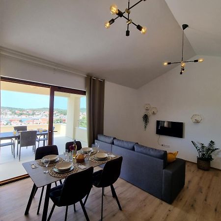 Apartment Leona Jezera Esterno foto