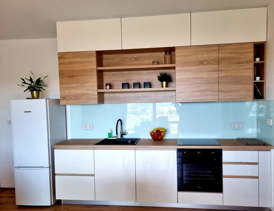 Apartment Leona Jezera Esterno foto
