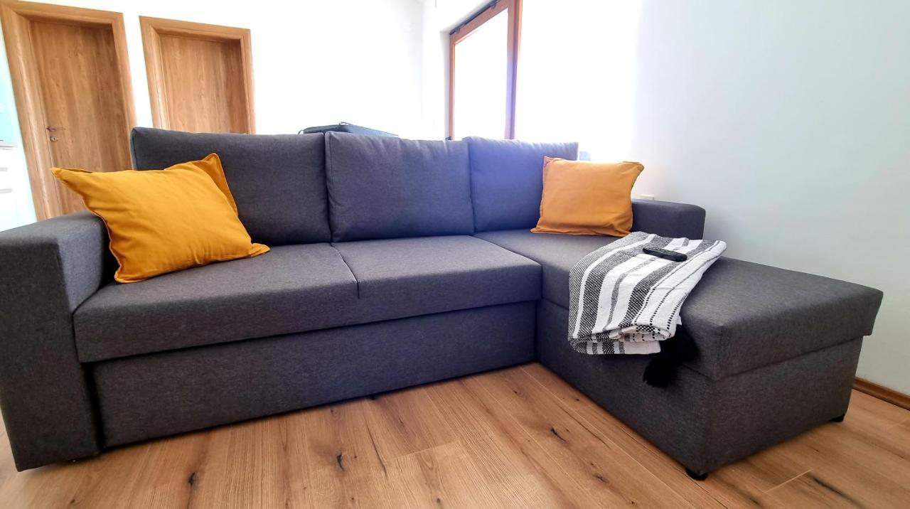 Apartment Leona Jezera Esterno foto