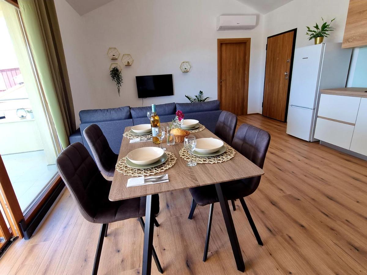 Apartment Leona Jezera Esterno foto