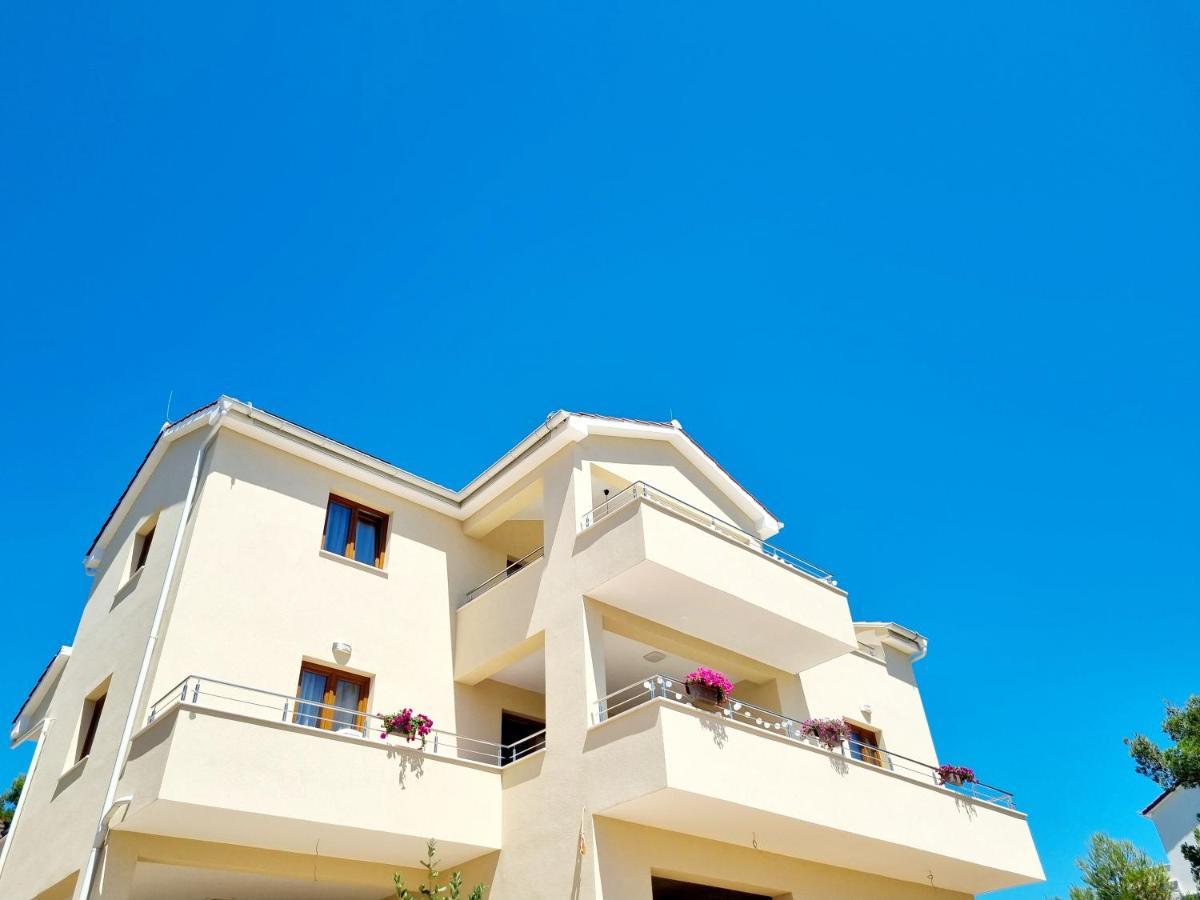 Apartment Leona Jezera Esterno foto