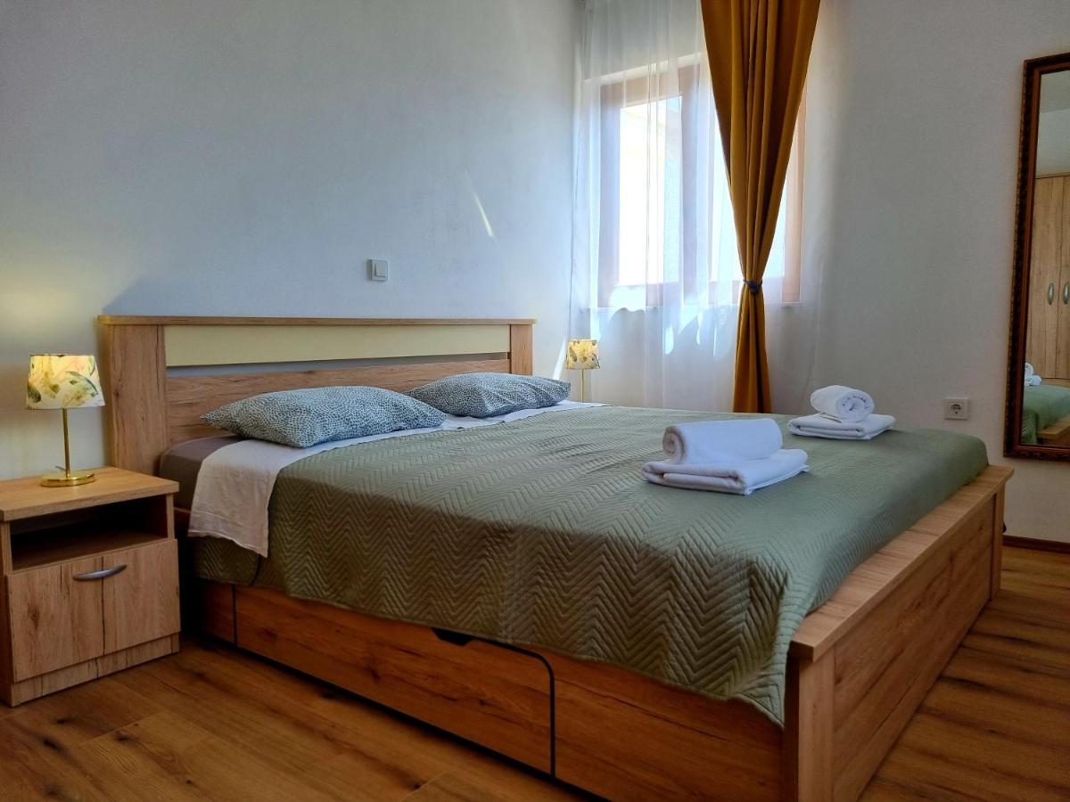 Apartment Leona Jezera Esterno foto